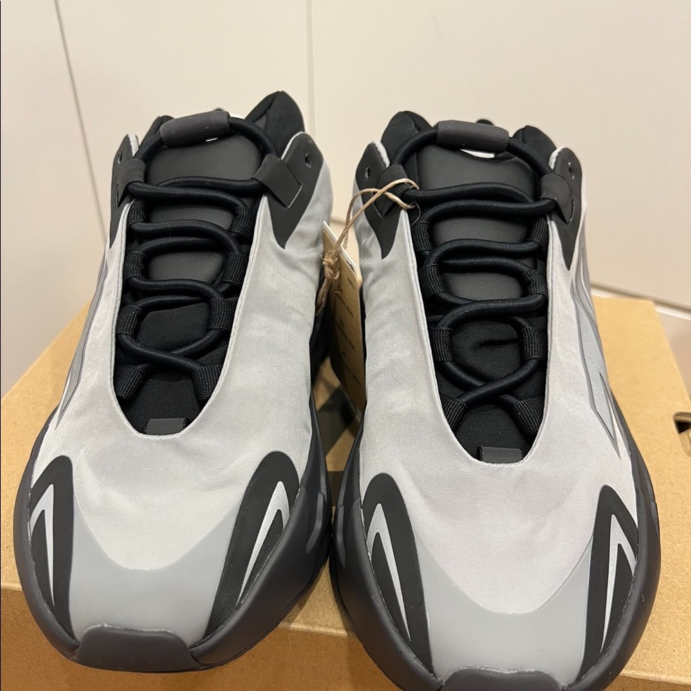 Yeezy Boost 700 MNVN Geode